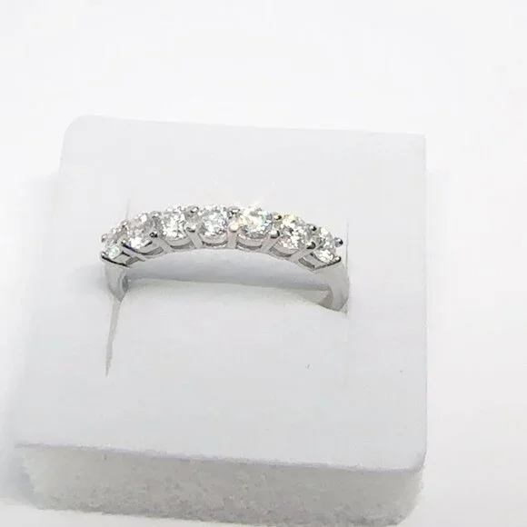 Sterling Silver Moissanite Wedding Band Ring 0.6ct DEF VVS1 - Picture 2 of 7
